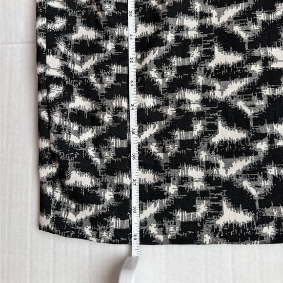 CALVIN KLEIN SHEATH DRESS. BLACK & WHITE GEOMETRIC PATTERN TEXTURED SLIMMING. - Picture 12 of 14